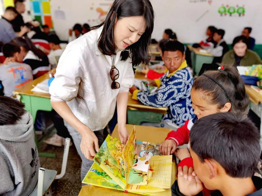 芒康县中学的学生照片图片